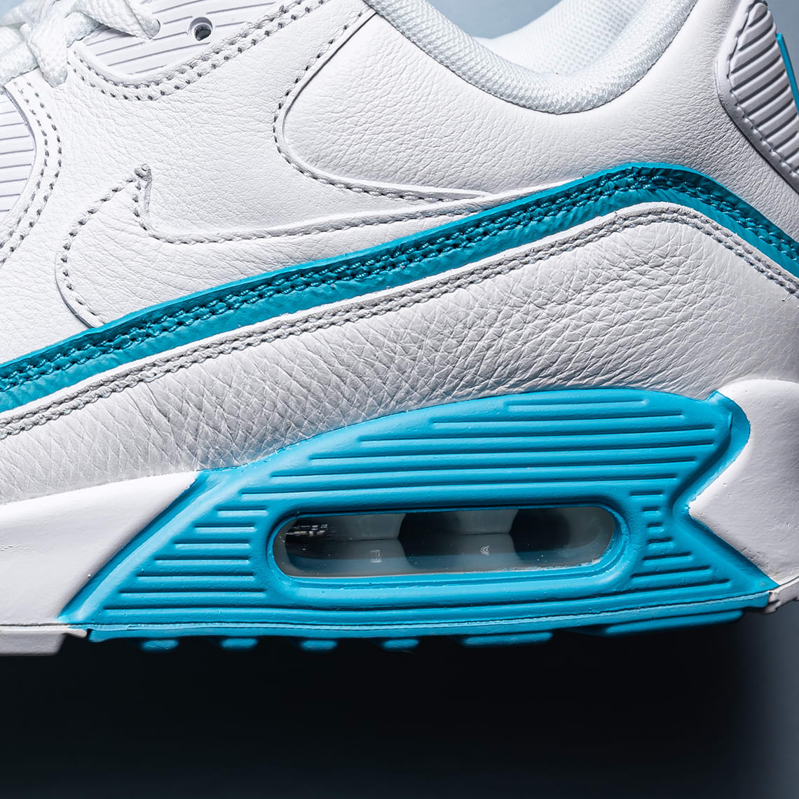 air max 90 undefeated platinum